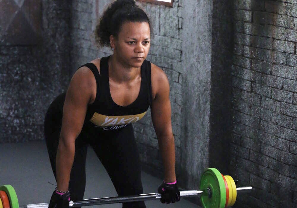 Vally faisant du rowing barre
