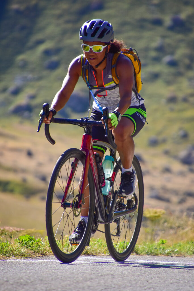 Vallyamée roule sur vélo route