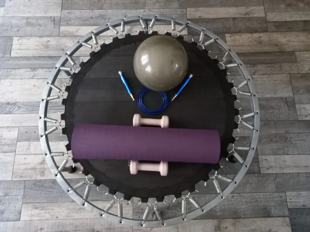 Mini Trampoline Fitness avec tapis, haltère, corde à sauter, ballon lesté