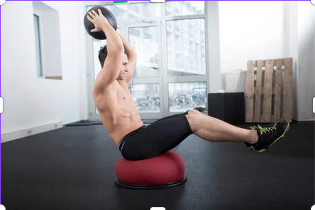 Exercice sur dome trainer avec ballon lesté